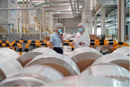 拼多多聯手好奇工廠開啟溯源直播 助力中國寶寶實現 高品質紙尿褲自由