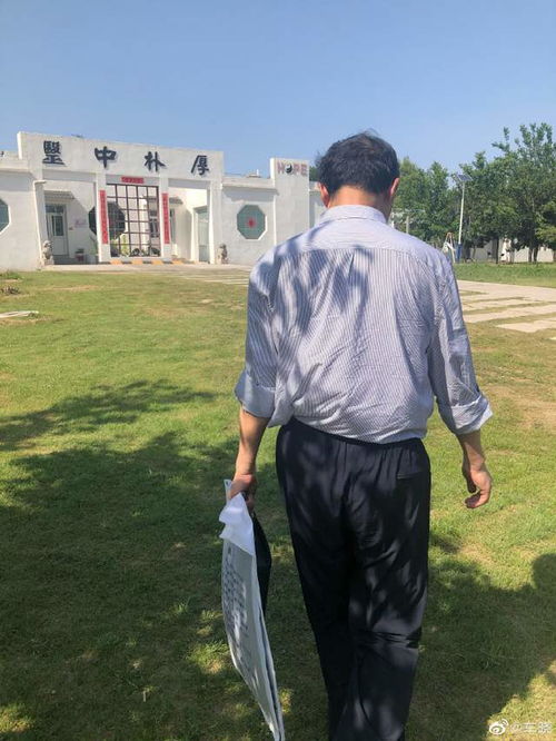 車曉曬父親背影照,兒童節帶車曉彤看中醫,與首富離婚后感情成謎